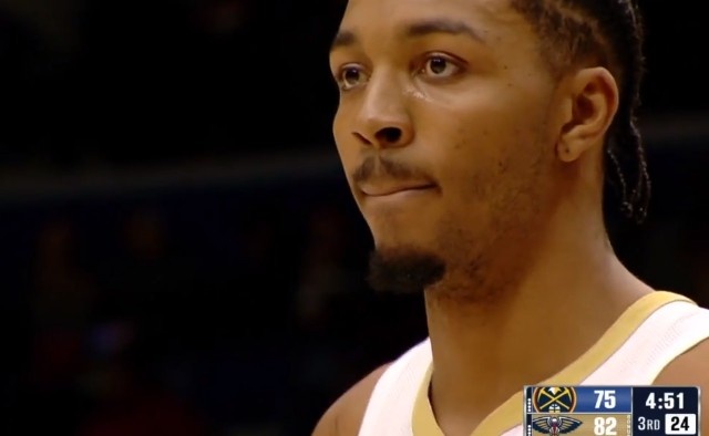 旺财28平台-这还了得！奎因弧顶直接抛传 墨菲空中转体180度打板上篮！