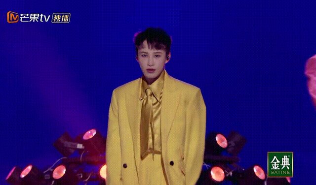 1616234857366084501.gif 一公空翻清晰版.gif